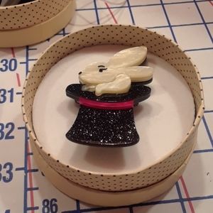 Erstwilder collector pin